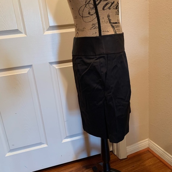 Loft black pleated Tulip skirt - Picture 4 of 8